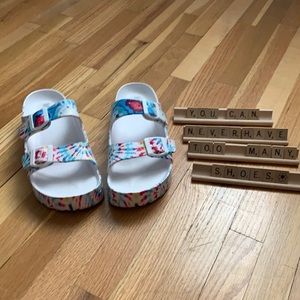 Mia platform slides